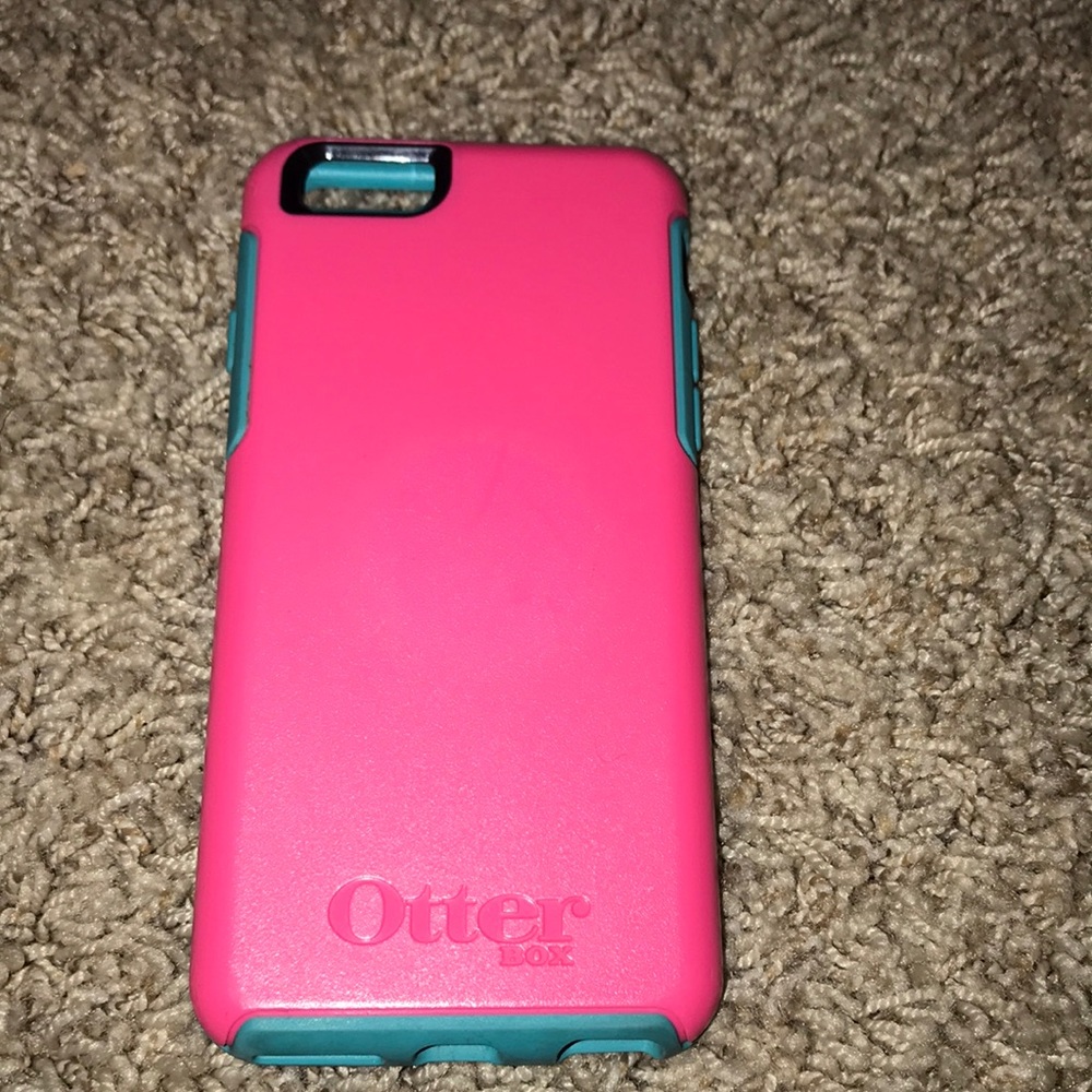 A iPhone 6/6s otter box case